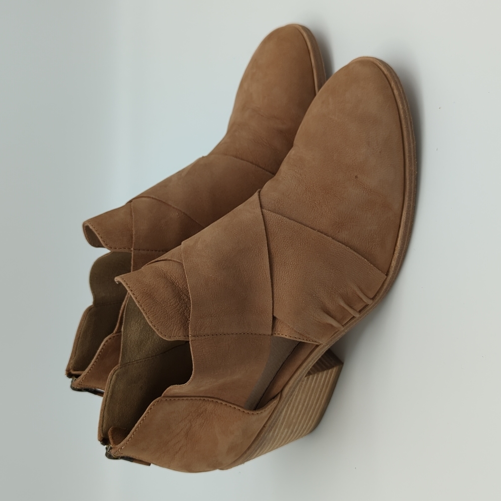 Eileen Fisher tan leather Vero Cuoio cutout heeled booties size 9